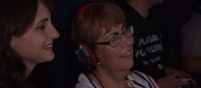 Сотрудница Ubisoft привезла свою маму на Gamescom, где она попробовала игры от Anno 1800 до Assassin's Creed Odyssey (видео)