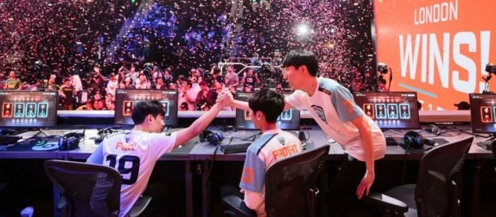 Фанатка работает над игрой, в которой вы будете лидером киберспортивной команды по Overwatch