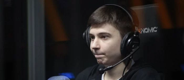 «Нанеси ластхит по перхоти»: российский киберспортсмен по Dota 2 снялся в рекламе шампуня