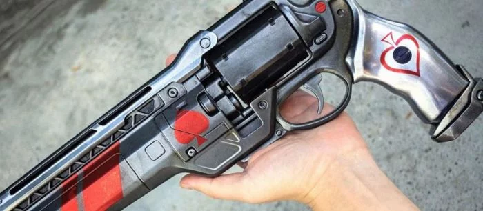 Посмотрите, как выглядит реальная копия экзотического револьвера из Destiny 2: Forsaken