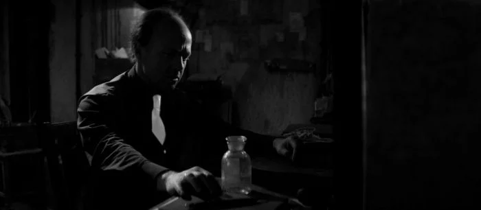 Режиссеры короткометражки Papers, Please экранизуют Beholder с известным актером в главной роли