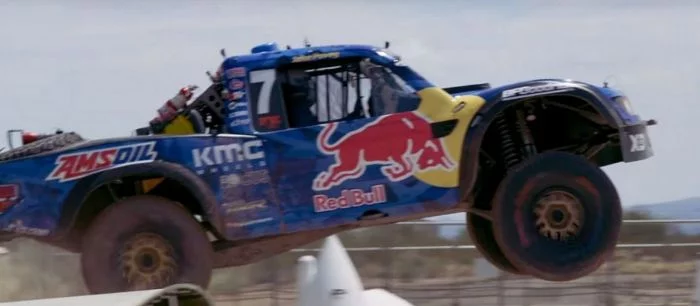 Трюк из The Crew 2 повторили в реальной жизни, а его автор сидел рядом с водителем (видео)