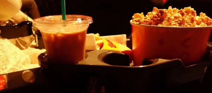 Жителя Екатеринбурга не пустили в кино из-за наггетсов. В ответ он добился штрафа в 10 тысяч рублей