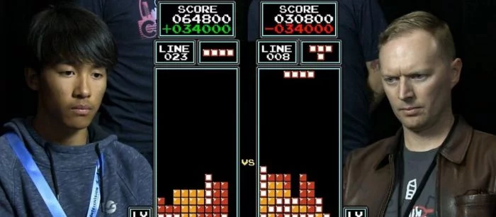 16-летний парень обыграл семикратного чемпиона по «Тетрису» — видео