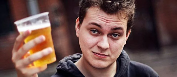 Хованский с пивом стал одним из героев новой игры про видеоблогеров