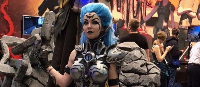 Самые сексуальные девочки «ИгроМира 2018» — королевская сисько-битва, раунд 1