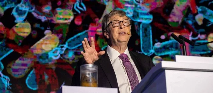 Билл Гейтс раскрыл страшные секреты баночки с говном во время презентации революционного унитаза за $500