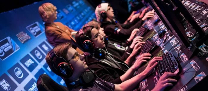 «Там нужно иметь крепкую спину, командных дух, голову» — депутат из «Единой России» поддержала киберспорт
