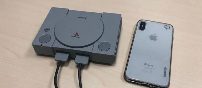 PlayStation еще никогда не была такой маленькой. Посмотрите, как отличается PS Classic от iPhone X