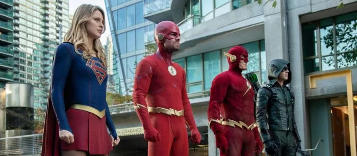 Пропажа Бэтмена и Стрела в костюме Флэша — первые подробности кроссовера «Флэша», «Стрелы» и «Супергёрл»