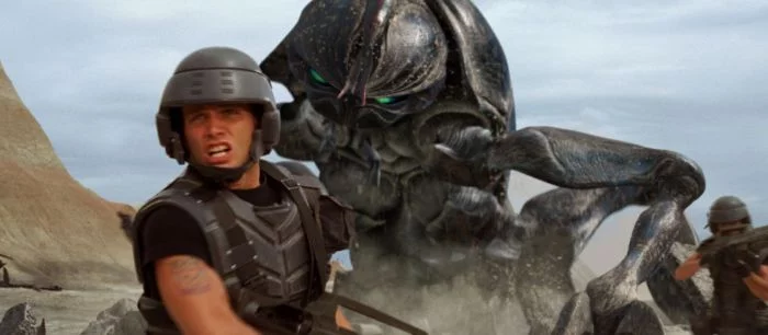 Реалистичный шутер Squad превратили в фантастический боевик «Звёздный десант» — видео