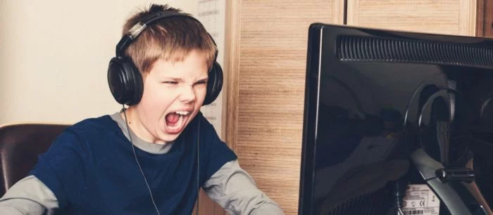 Россиян затроллили на Reddit за крикливость в играх и сравнили с шумом от самолета