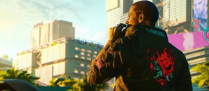 Посмотрите, какую крутую куртку из Cyberpunk 2077 получил разработчик игры за 10 лет работы