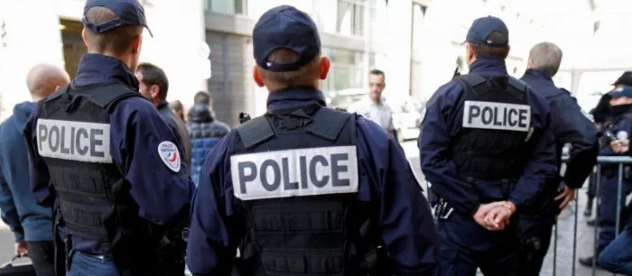 Французские полицейские нашли 4 украденные PS4 и подарили их больным детям