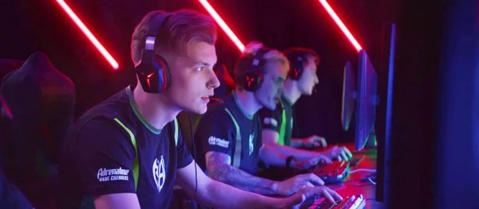 «Опять в игрушки играешь?», «Игры для детей» — бренд известного в России энергетика разрушит ложные стереотипы о геймерах