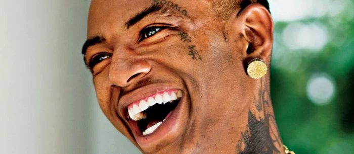 Рэпер Soulja Boy всех обматерил и прекратил продажу своих консолей. Они оказались подделками с пиратскими играми