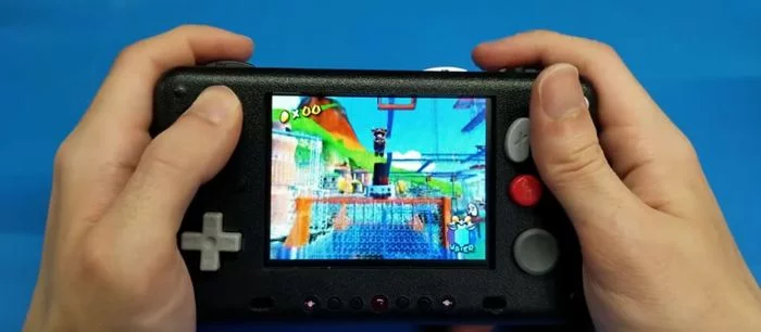 Геймер разобрал Nintendo Wii и создал из нее портативную консоль с ЖК-дисплеем и динамиками (видео)