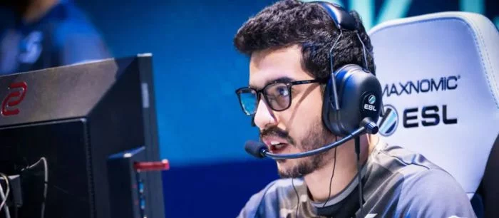 Пенисы мешают стримить одному из лучших игроков по CS:GO. Парень никак не может от них избавиться