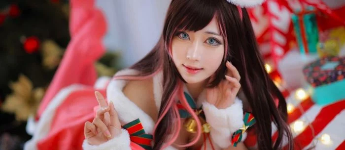 Пикантный воскресный косплей с подарками и елками
