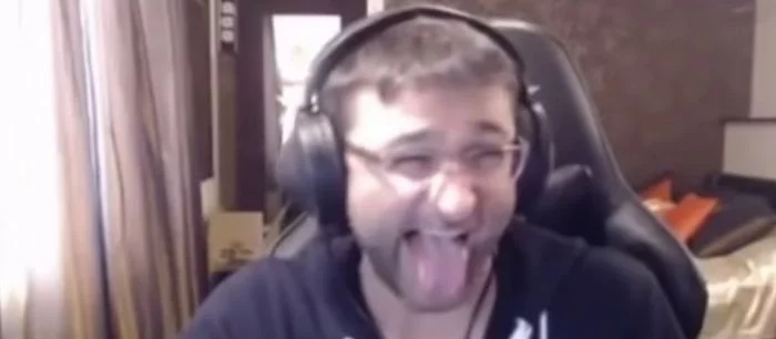 «Забаньте его нах*й»: замглавы «Росгеологии» уволили за скандальный стрим PUBG (18+)