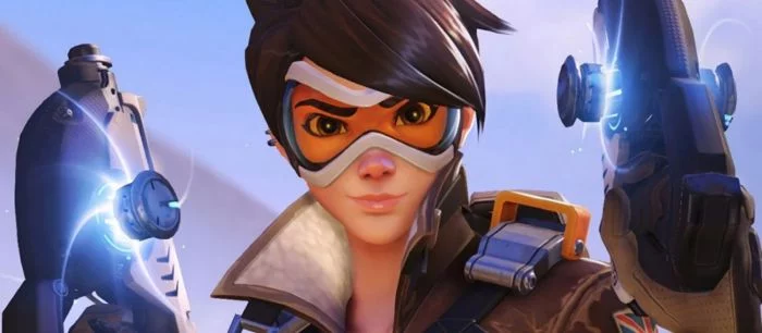 Фанат переодел Миража из Apex Legends в костюм Трейсер из Overwatch — получилось смешно