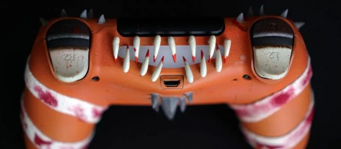 Посмотрите, как простой любитель превращает геймпады в нечто запредельное в духе Mortal Kombat 11, Resident Evil и God of War