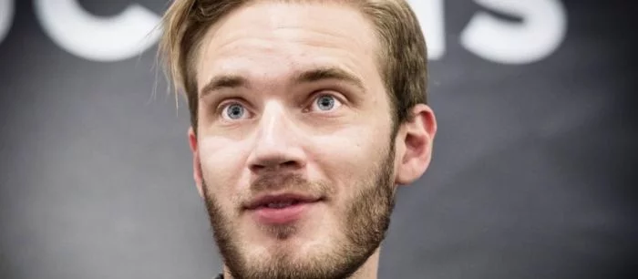 Самого популярного ютубера на планете PewDiePie забанили в онлайн-игре Roblox. Его фанатов постигла та же участь