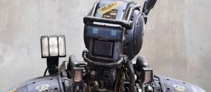 В Apex Legends могут добавить робота по имени Чаппи. Режиссер фильма и разработчик игры не против