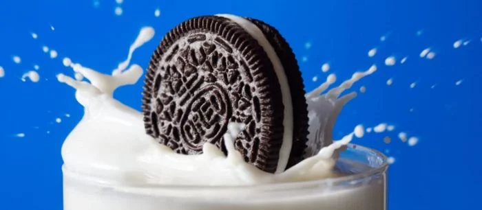 Microsoft показала белую Xbox One X в стиле печенья Oreo