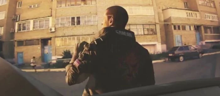 Разработчики Cyberpunk 2077 получили странную гифку от Bandai Namco. На ней Россия и Киселев в телевизоре