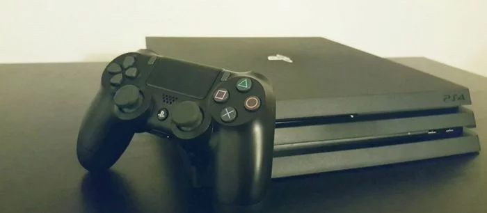 Мужчина избил женщину, когда та отключила его PlayStation во время игры. Потом его арестовала полиция