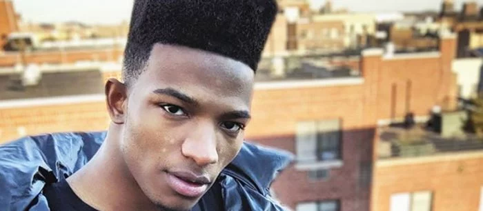 Стример грозился убить себя, а потом к нему в квартиру вломилась полиция. Это происходило на стриме с 19 тыс зрителей