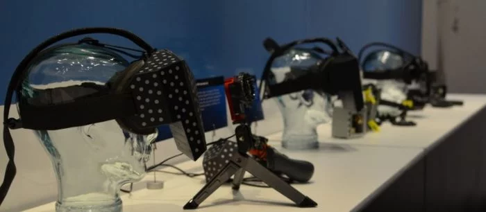 Появились фотографии прототипов VR-шлема Valve Index, датчиков и контроллеров для него