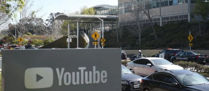 Фанаты умершего стримера требуют похоронить его перед штаб-квартирой YouTube