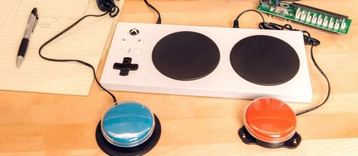 Microsoft продаёт большую красную кнопку за 4 000 рублей. Покупатели в недоумении