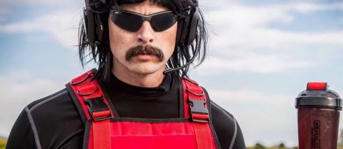 Стример, у которого свыше 3 млн подписчиков, вел трансляцию из туалета E3 2019. А потом его забанили в Twitch