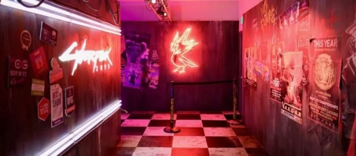 Бар со следами от пуль на стенде Cyberpunk 2077 с E3 2019 был расстрелян из настоящего оружия