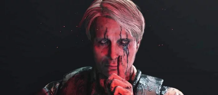 Хидео Кодзима ретвитнул фото, на которых актер Death Stranding сидит в шапке-ушанке и с Чебурашкой