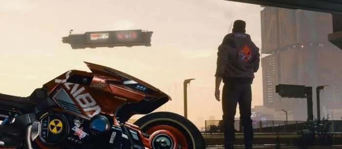 Появился новый скриншот Cyberpunk 2077, на котором главный герой стоит возле своего мотоцикла