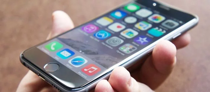 У 11-летней девочки загорелся iPhone 6 прямо в руках. Она просто смотрела видео на YouTube
