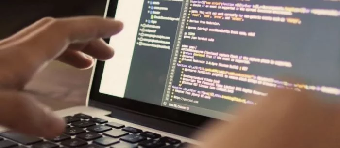 В новой рекламе Google о работе компании нашли строчки «govno jopa barebuh suka» и «pidar gopa»