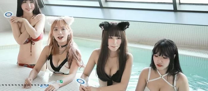 Девушки в купальниках забавлялись в бассейне во время стрима. Пока их не забанили в Twitch