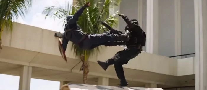 Энтузиасты добавили в «Мстителей» расчлененку и кровь — таким был бы фильм с рейтингом «18+»