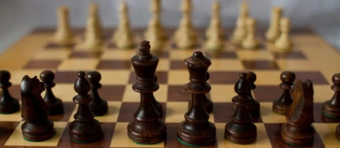 Вышла бесплатная игра Chesses — шахматы для двоих с гравитацией, квантовыми ходами и клонами