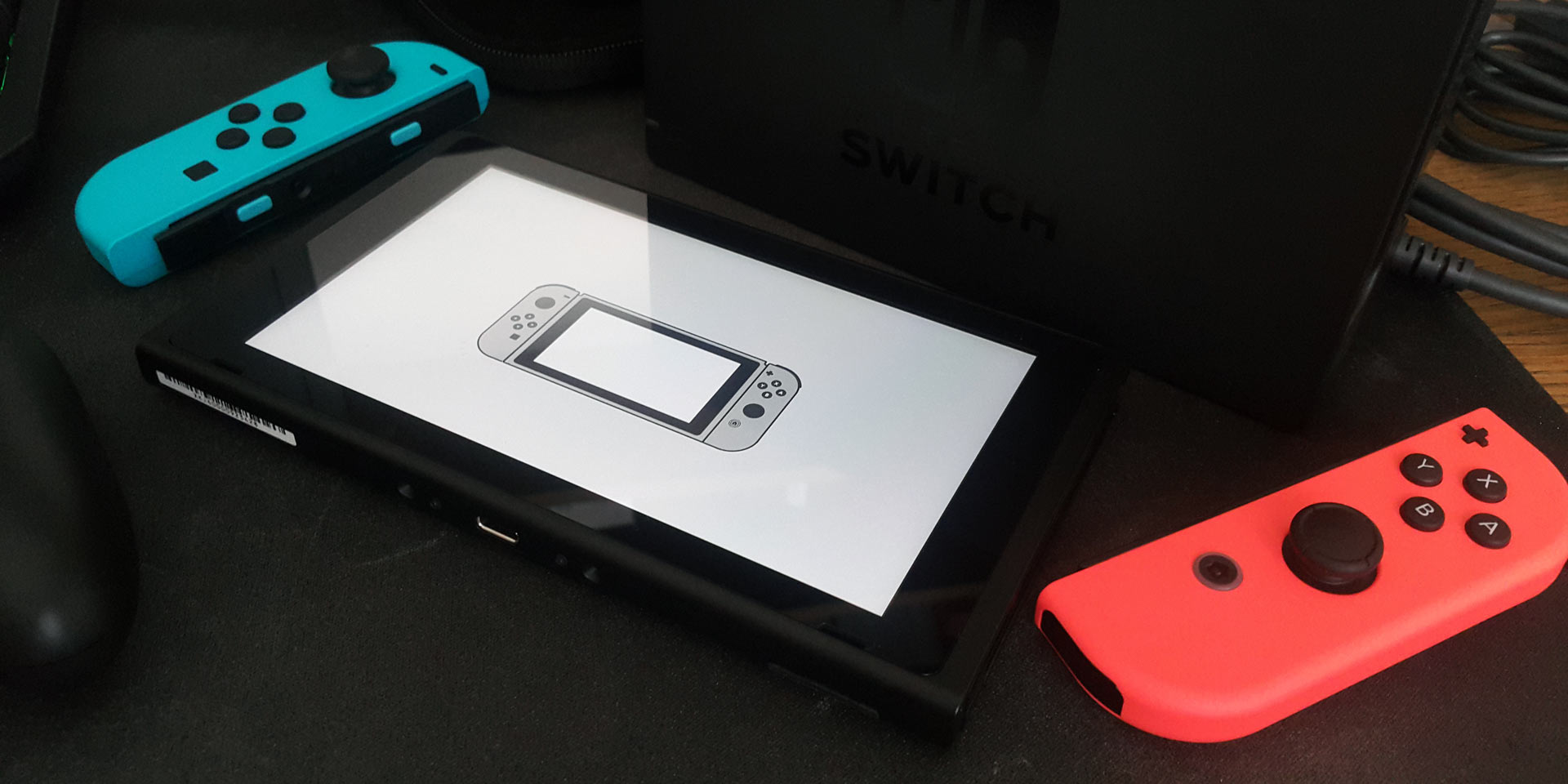 Nintendo switch не включается. Коробка Nintendo Switch 2 ревизии. Нинтендо свитч вторая ревизия. Nintendo Switch 1 ревизия. Коробка первой ревизии Нинтендо свитч.