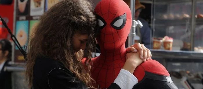 Появилась удаленная сцена из «Человека-паука: Вдали от дома». Она чертовски милая