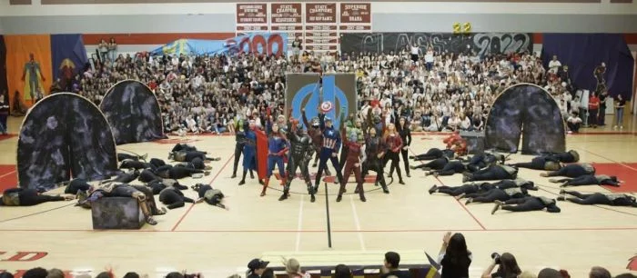 Школьники исполнили танец по мотивам «Мстителей». Получилось безумно круто! — видео