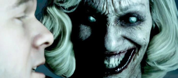 Зритель до чертиков напугал стримера в Twitch, когда тот играл в хоррор — видео