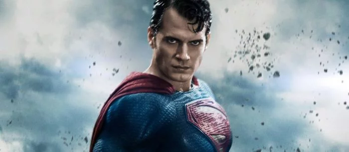 Авторы «Лиги cпpавeдливocти» показали, как на самом деле выглядел Супермен во время съемок — с усами и щетиной