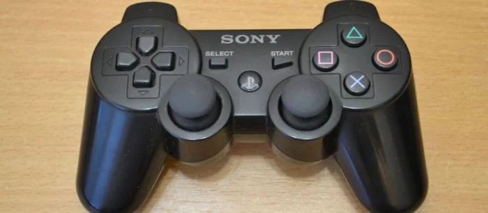 Мужчину арестовала полиция за то, что он прошил PS3 и продал ее